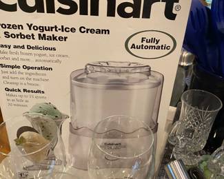 Cuisinart Frozen Yogurt/Ice Cream Maker