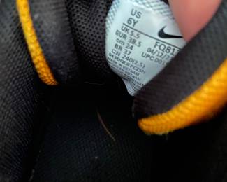 Boys Nike Big Kid Lebron Witness VII Basketball Shoes - Youth Size 6