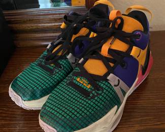 Boys Nike Big Kid Lebron Witness VII Basketball Shoes - Youth Size 6