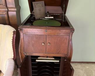 Victor Victrola Phonograph/Record Player
