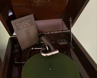 Victor Victrola Phonograph/Record Player
