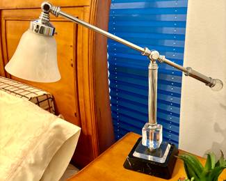 Adjustable desk lamp