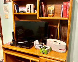 Oak desk with shelving