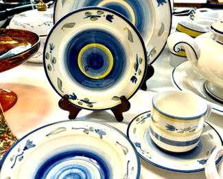 Stoneware service for 8 by Sakura