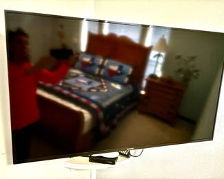 40" Samsung wall mount TV
