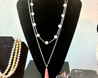 Fashion jewelry necklaces