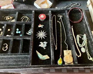 Assorted fashion jewelry