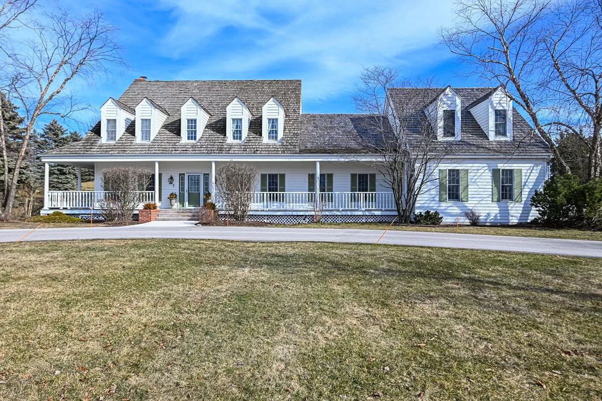 MEQUON ESTATE SALE! in Mequon, WI starts on 6/8/2024