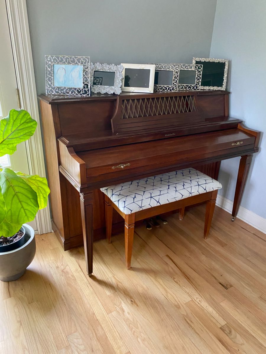 MEQUON ESTATE SALE! in Mequon, WI starts on 6/8/2024