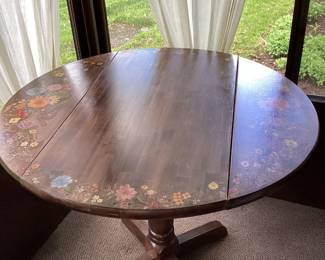 ROUND DINING TABLE WITH HAND PAINTED TOP
