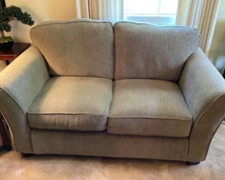 MATCHING LOVE SEAT