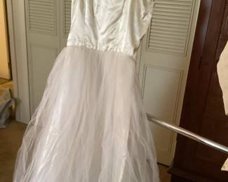 VINTAGE WEDDING GOWN