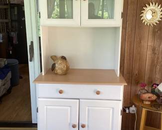 WHITE KITCHEN CABINET HUTCH
