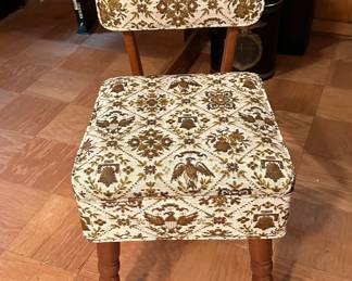 Vtg sewing chair
