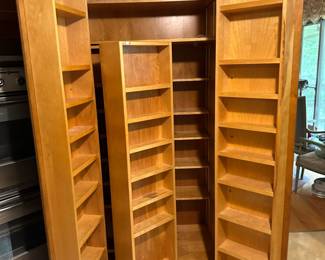 Custom fold in pantry