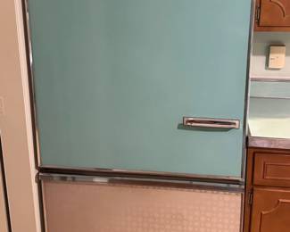 General Electric (GE)Spacesaver Vintage Refrigerator.
