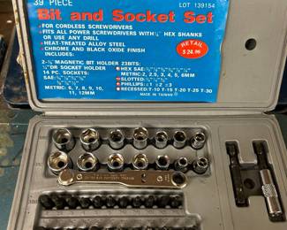 Bit and socket set