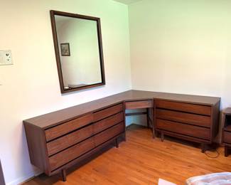 Stanley MCM 4 piece modular bedroom set with corner desk plus side table... in next photo