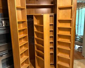 Custom fold in pantry