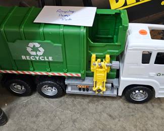 RECYCLE DUMP TRUCK TOY