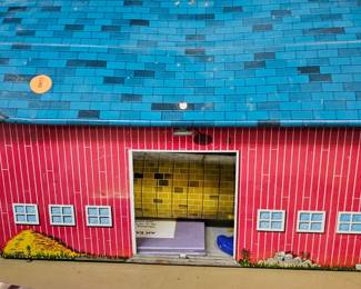 TOY BARN