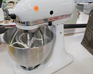 KITCHEN AID STAND MIXER