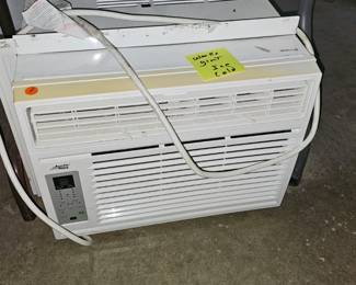 WINDOW AIR CONDITIONER