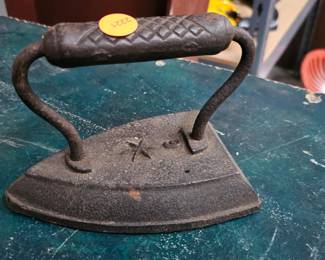 CAST IRON SMOOTHING IRON