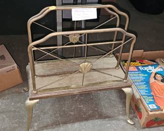 VINTAGE MAGAZINE RACK