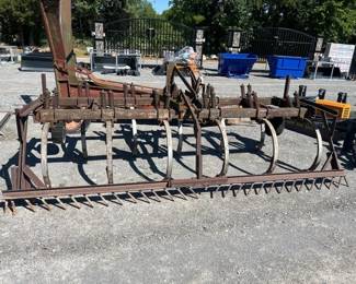 11 SHANK CHISEL PLOW