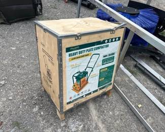 GAS POWERED PLATE COMPACTOR