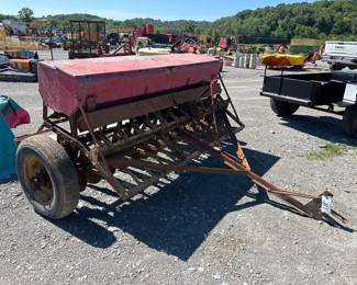 MASSEY FERGUSON 12X7 GRAIN DRILL