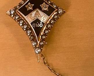 1917 Kappa Alpha Theta 10k gold pin with diamonds & pearls