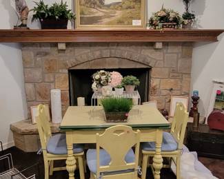 1920's kitchen table extends with 4 chairs