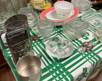 Vintage Pyrex and glassware