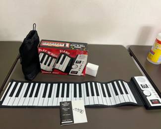 MPS075- Sharper Image Play & Roll Piano 