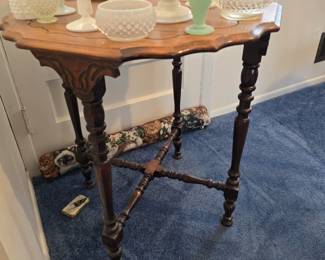 Antique accent table $35
