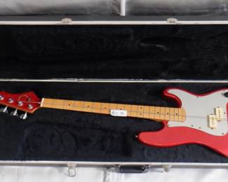 MAKO TPB-2 BASS GUITAR IN CASE