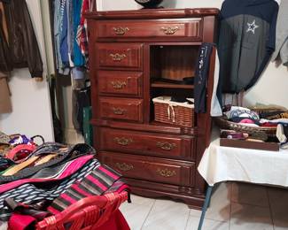 Chest W/Shelving