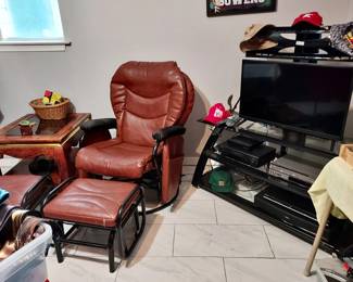 Glider/Rocker, Stereo Equipment