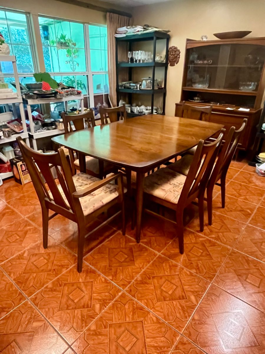 MCM Suburbia 2 Art.Go table and 6 chairs. Table has an extra leaf and all the pads to go with it.