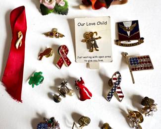 19 Vintage Brooch Pins Including Angels, July 4th & More
Lot #: 122