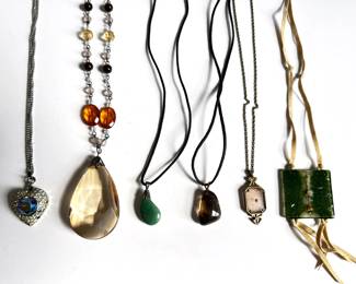6 Vintage Pendant Necklaces
Lot #: 105
