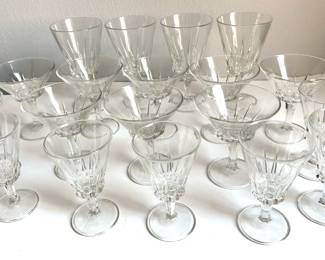 19 Vintage Wine Glasses In 3 Sizes
Lot #: 110