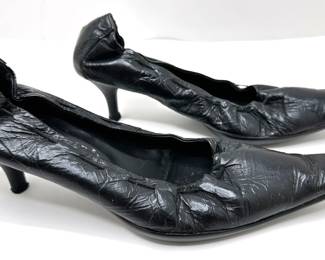 Kenneth Cole Italian Leather Crinkle Heels, Size 38
Lot #: 55