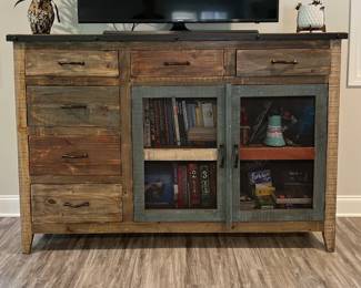 Entertainment center