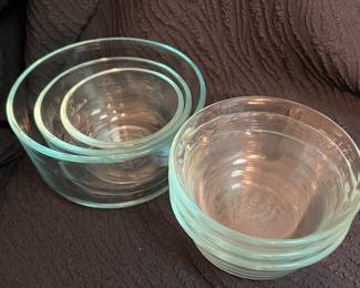 Pyrex mixing and custard bowls
