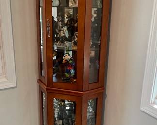 Corner curio