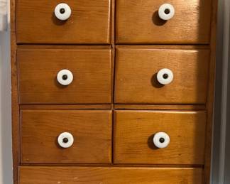 Hanging small cabinet