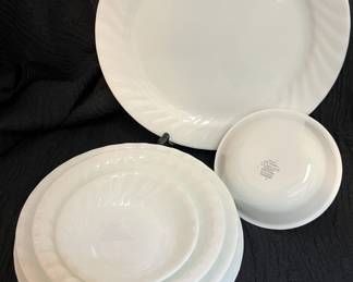 Corelle dishes (13 bowls and 6 plates)